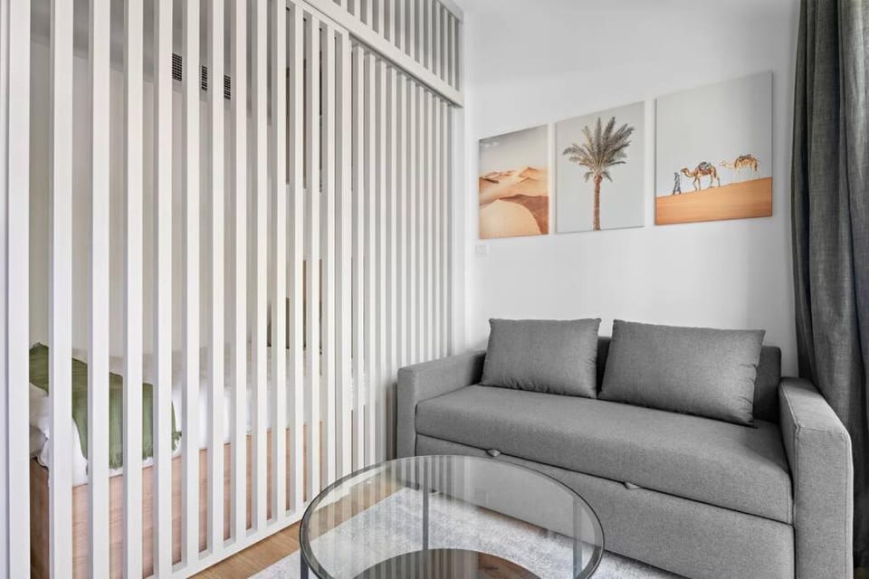 Bright Downtown Dubai Studio by Mall, Burj Khalifa & Fountains Apartment in Dubai