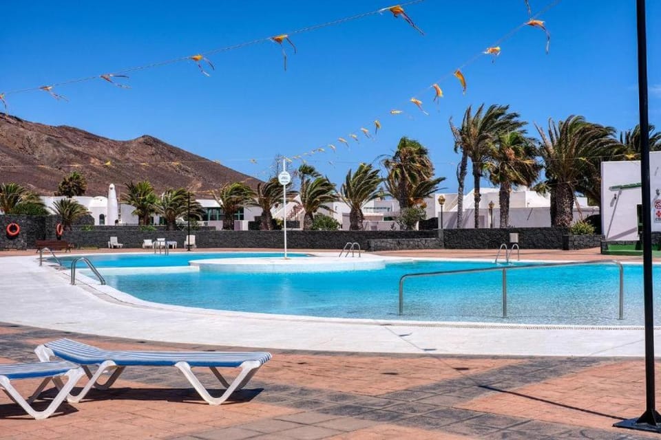 Casa KazBar, lovely 1 bed villa & communal pool Villa in Playa Blanca