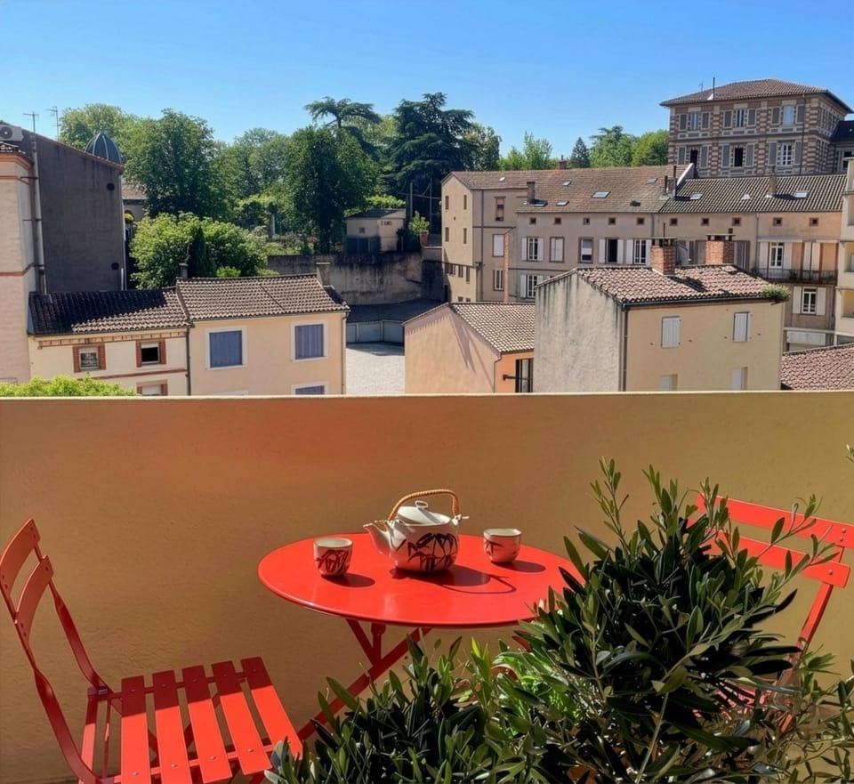 View (from property/room), View (from property/room), Balcony/Terrace, Balcony/Terrace, Lounge or bar, City view, City view, Garden view, Garden view, Sunrise