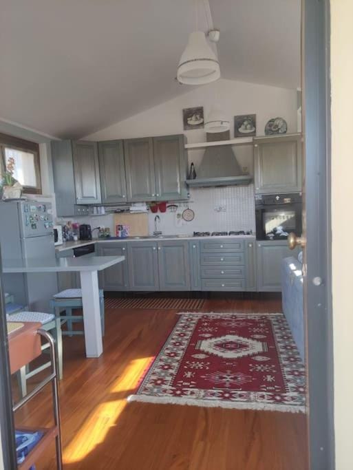 Kitchen or kitchenette, Dining area, stove
