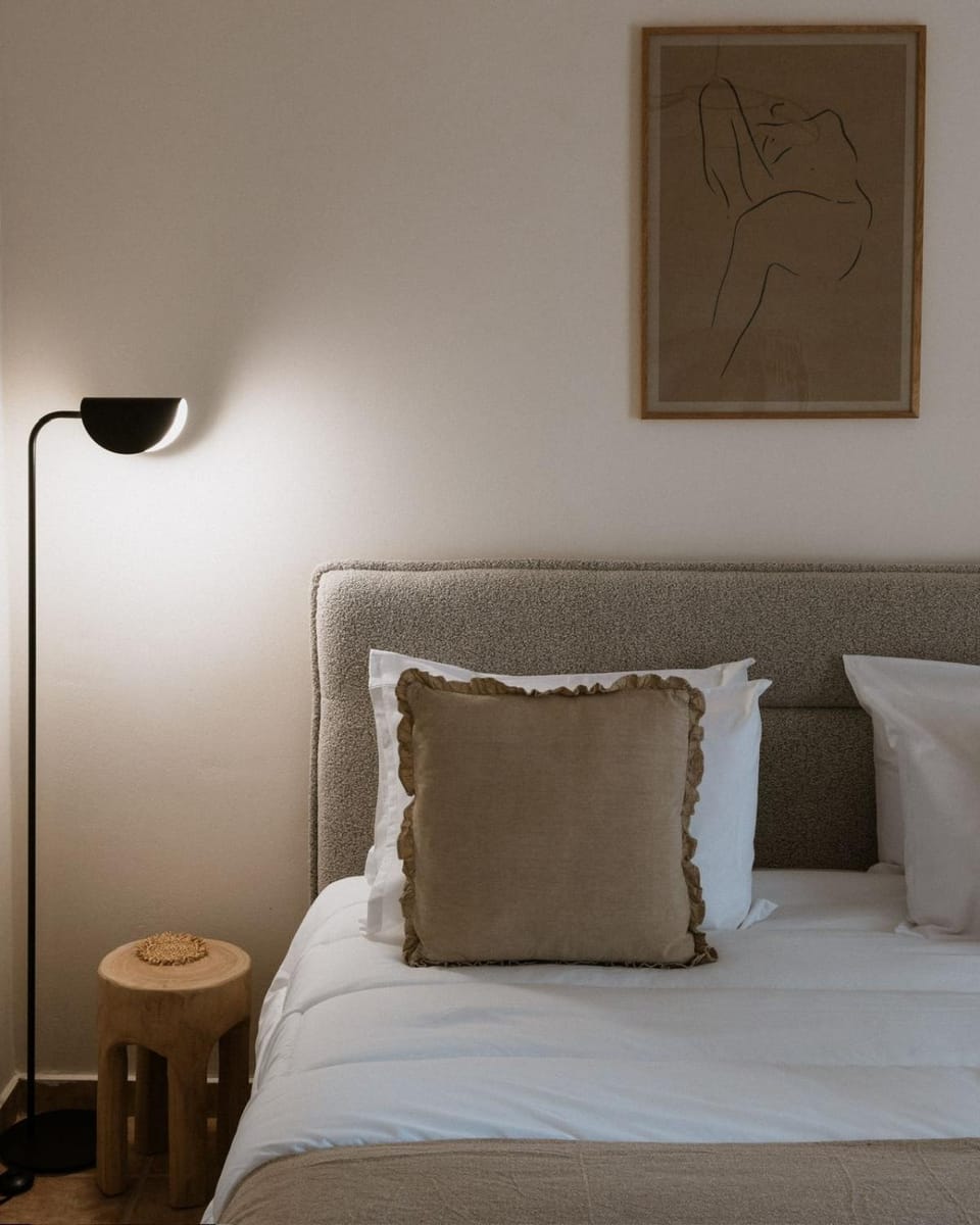 Bed, Photo of the whole room, Decorative detail, Bedroom