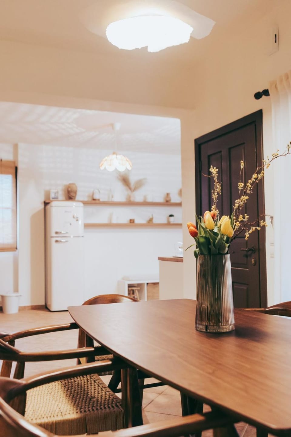 Kitchen or kitchenette, Living room, Seating area, Dining area, kitchen