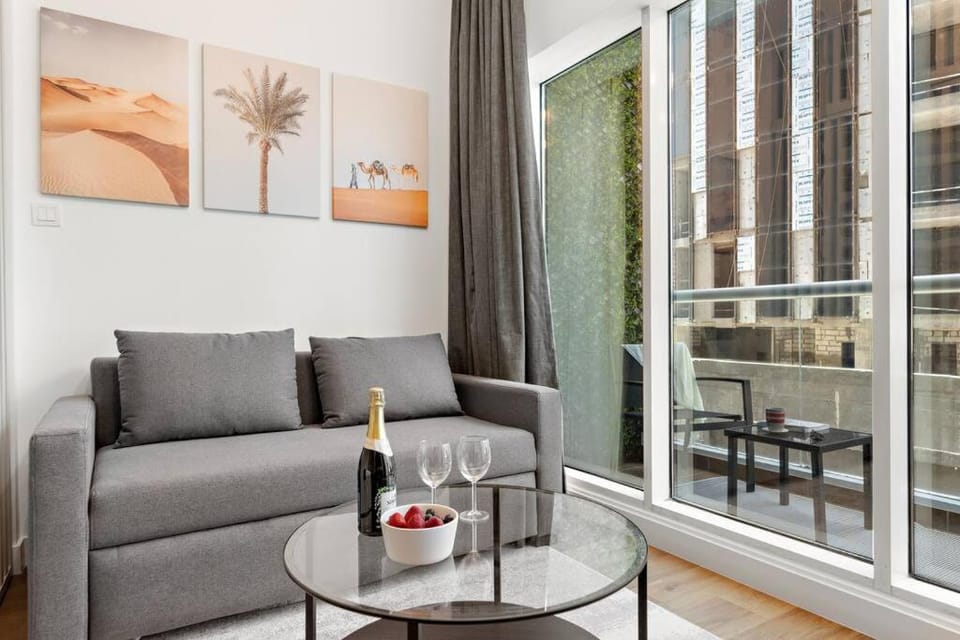 Renovated Studio next to Dubai Mall & Burj Khalifa Apartment in Dubai