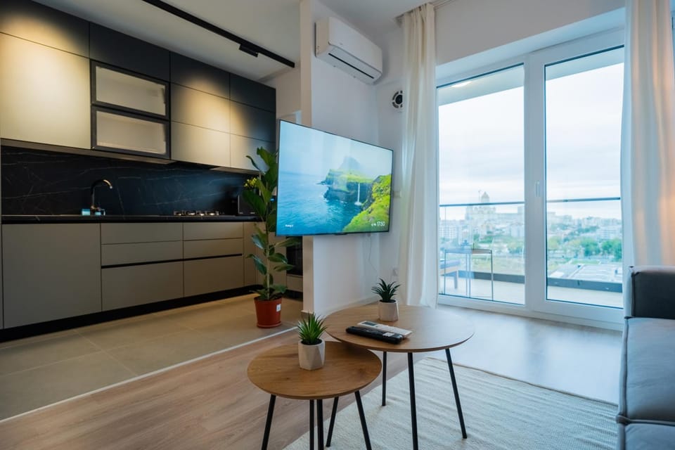 TV and multimedia, Kitchen or kitchenette, Living room, air conditioner
