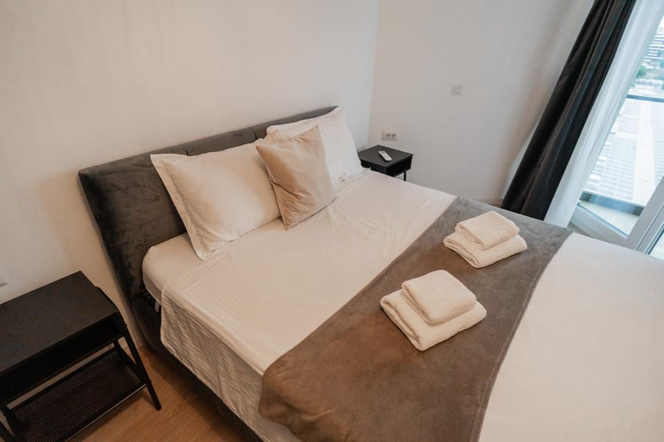 Bed, Photo of the whole room, Bedroom, towels