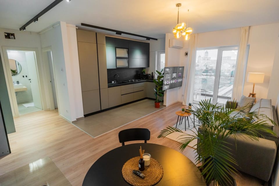 TV and multimedia, Kitchen or kitchenette, Living room, Seating area, Dining area