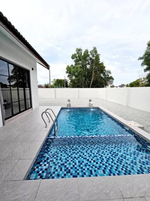 Pool view, Swimming pool