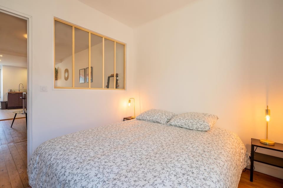 Bed, Photo of the whole room, Bedroom