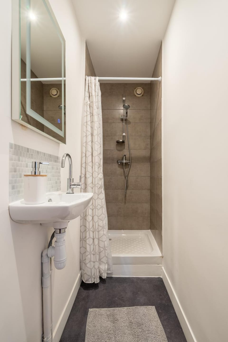 Shower, Bathroom, towels