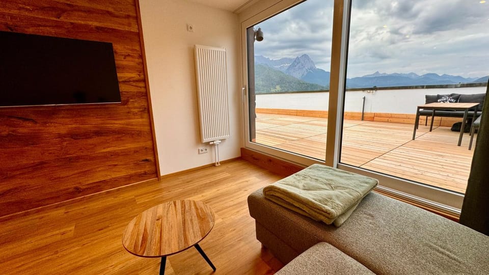 Balcony/Terrace, Balcony/Terrace, Living room, Mountain view, Mountain view