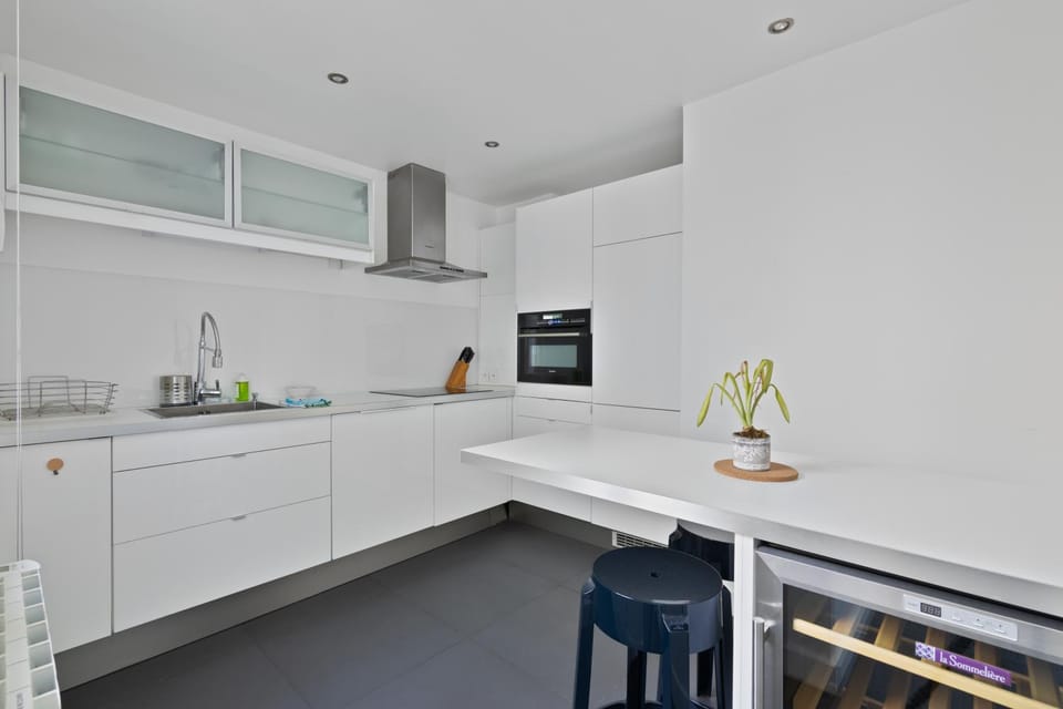 Kitchen or kitchenette, oven, stove