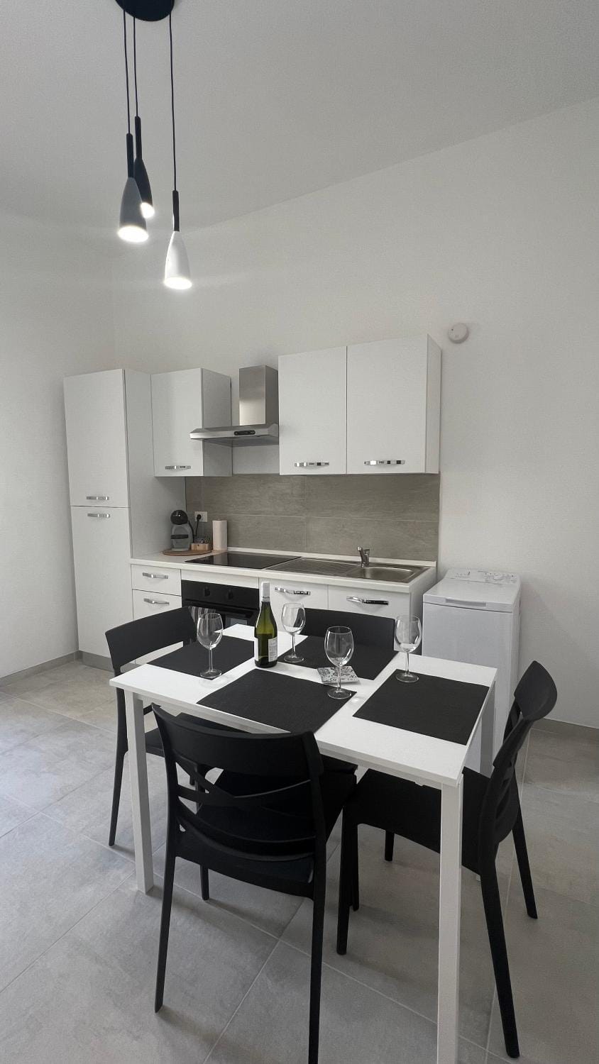 Kitchen or kitchenette, Dining area, stove