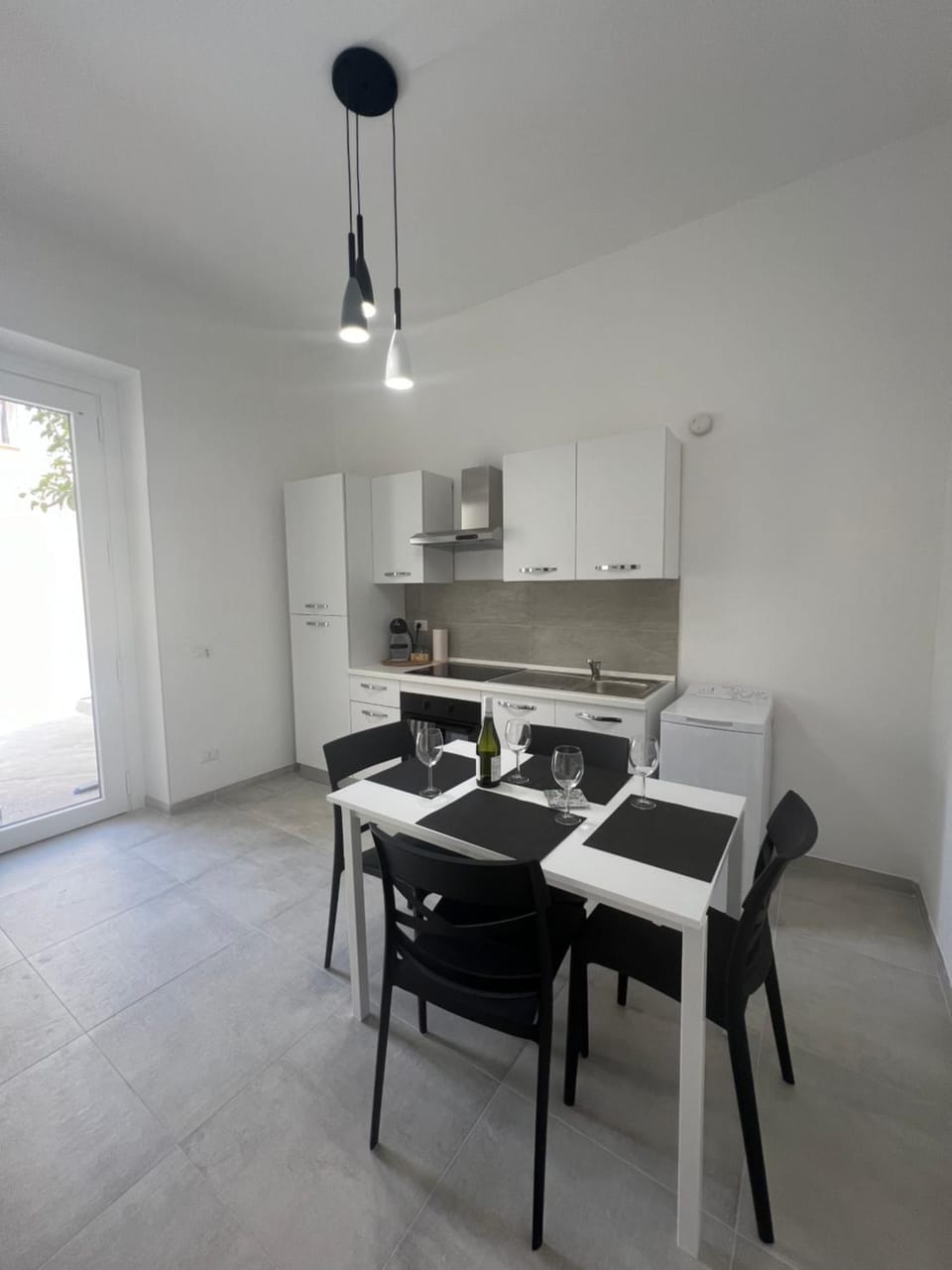 Kitchen or kitchenette, Dining area, stove
