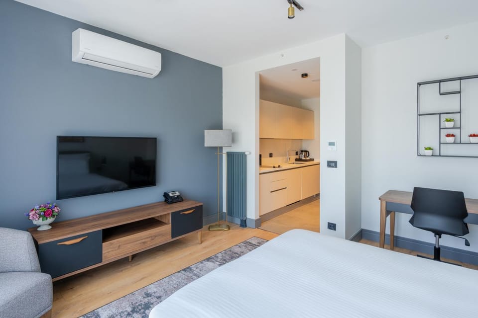 TV and multimedia, Kitchen or kitchenette, Seating area