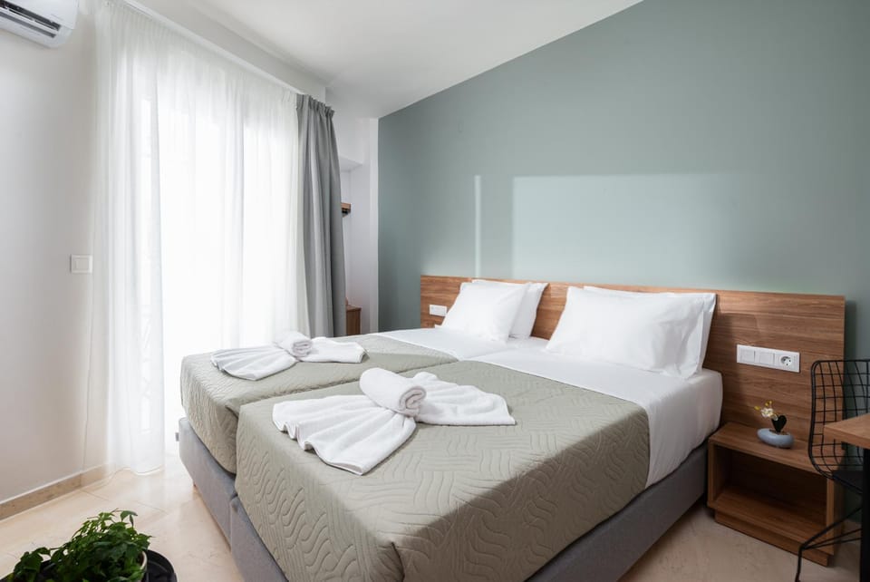 Bed, towels, air conditioner