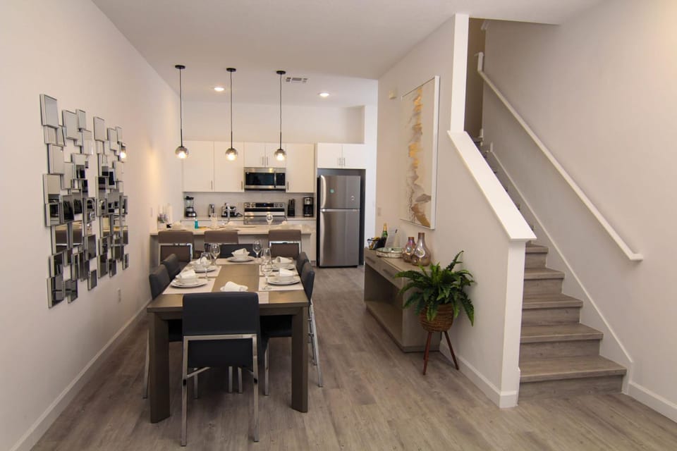 Serenity Townhouse Private Pool and Pet-Friendly House in Loughman