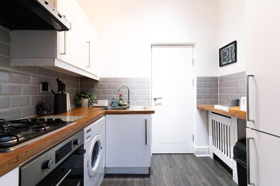 2-Bed Luxury with Free Parking Apartment in Birmingham