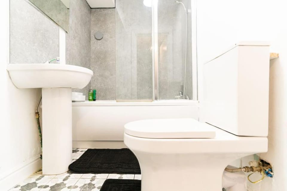 2-Bed Luxury with Free Parking Apartment in Birmingham