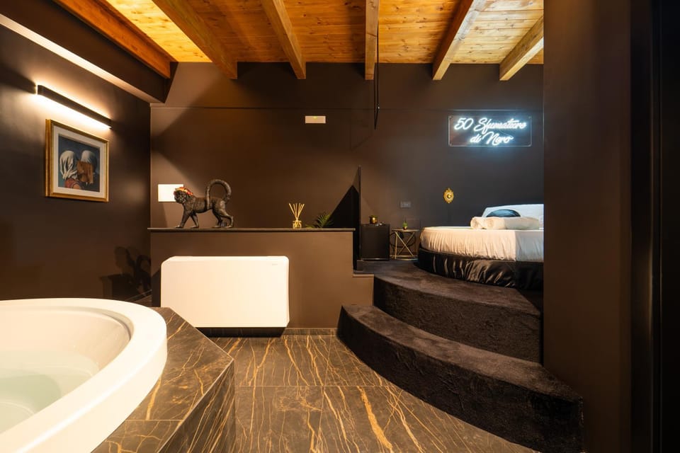 Hot Tub, Hot Tub, Bathroom, Living room, Bath