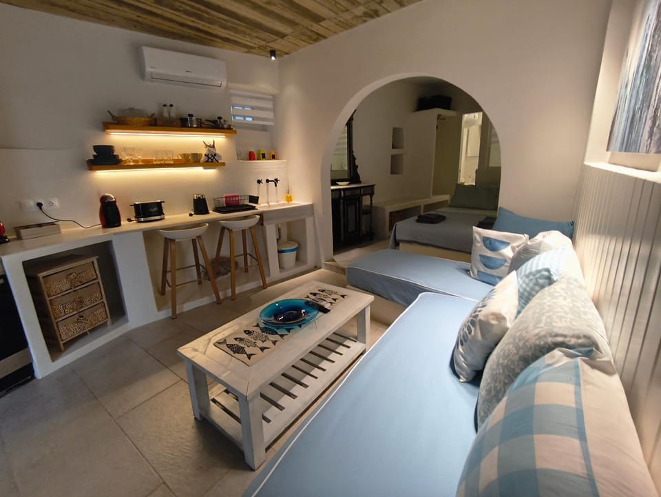 Kalli's traditional renovated house in Chora Ios House in Decentralized Administration of the Aegean