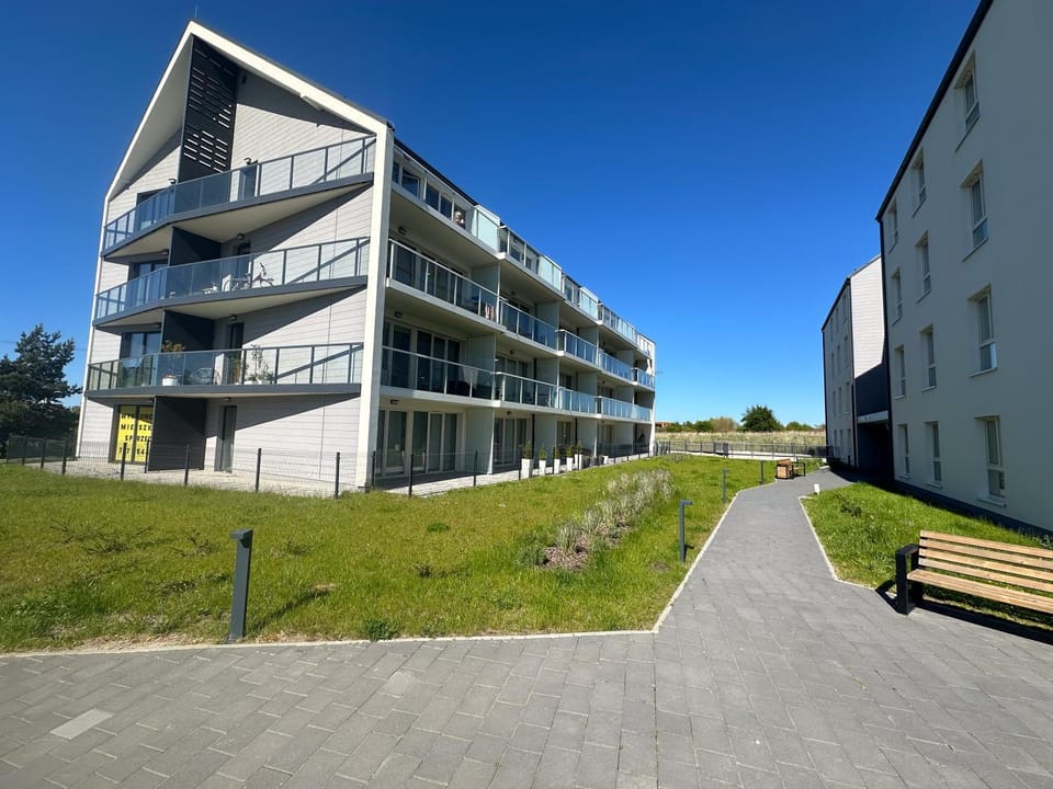 Property building, Day, Neighbourhood, Natural landscape