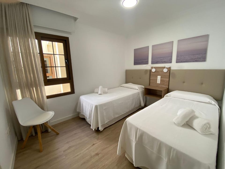 Restaurant/places to eat, Bed, Activities, View (from property/room), Photo of the whole room, Animals, Animals, Bedroom, Pets, Pets, Pets, Street view, Area and facilities, Shopping Area, Location, Parking, dishwasher, furniture, heating, internet, pet friendly, pet friendly, safe, storage, towels, wardrobe, washing machine, elevator, air conditioner