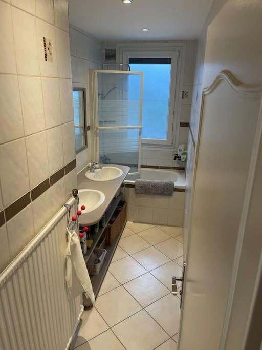 Appartement entier climatisé - parking privé Apartment in Auvergne-Rhône-Alpes