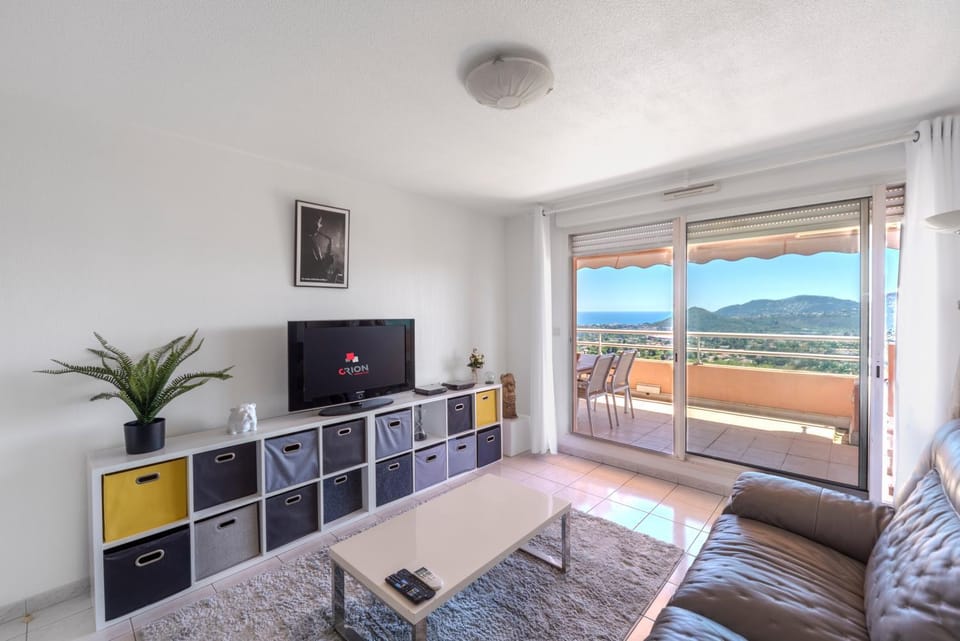 Communal lounge/ TV room, TV and multimedia, Living room, Seating area