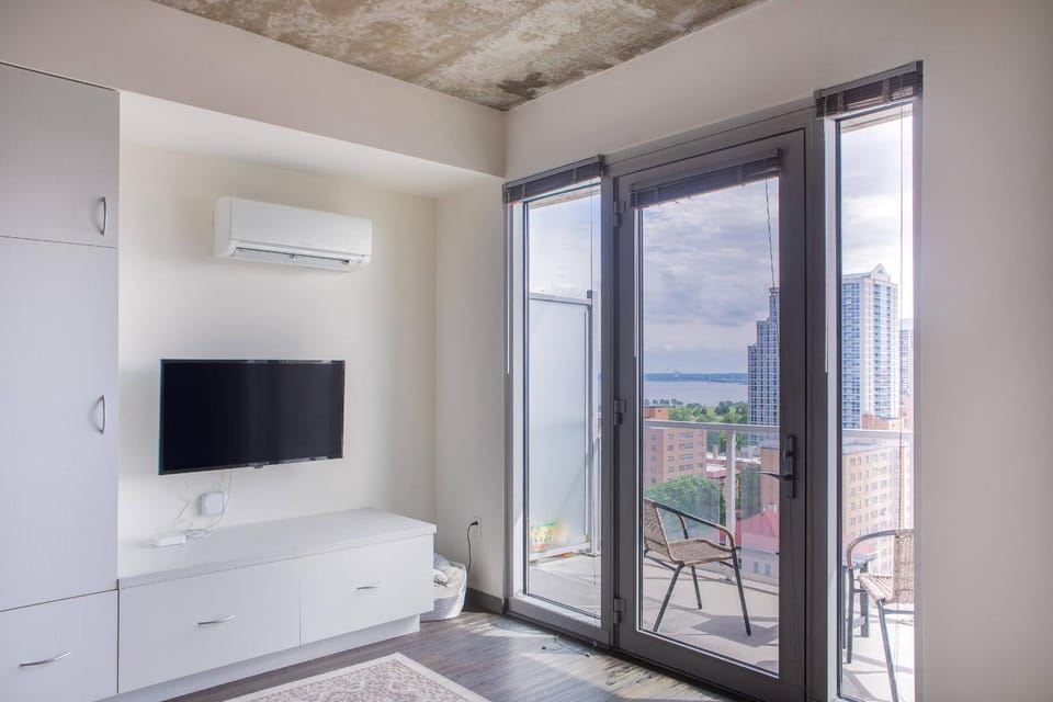 Luxury Studio Apt Near Brady St with Balcony and Lake View Apartment in Milwaukee