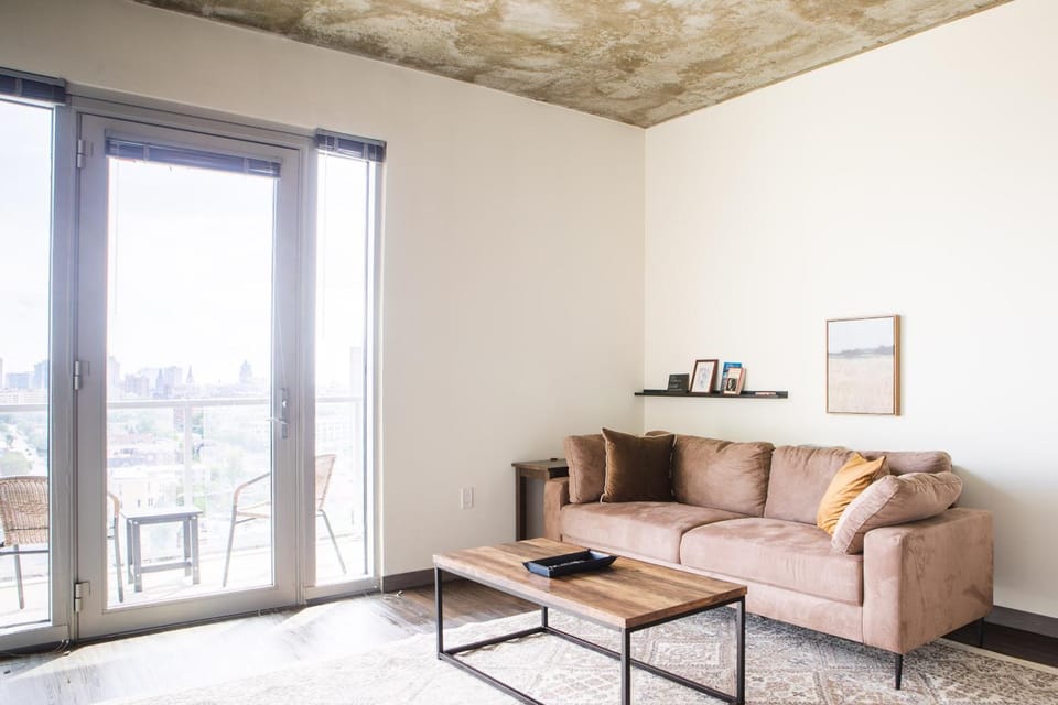 Luxury Studio Apt Near Brady St with Balcony and Lake View Apartment in Milwaukee