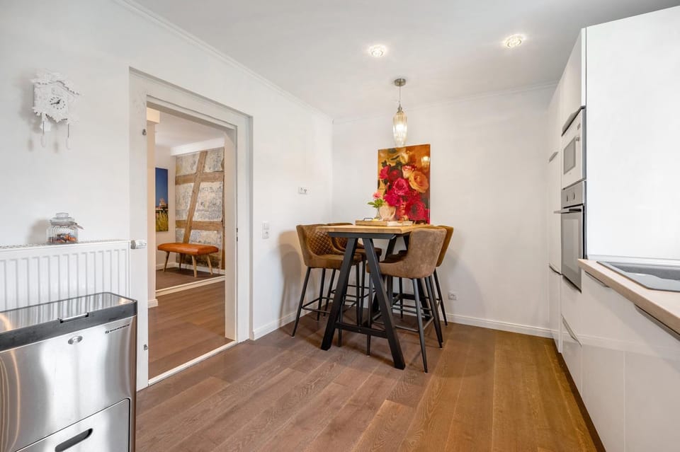 Property building, Kitchen or kitchenette, Living room