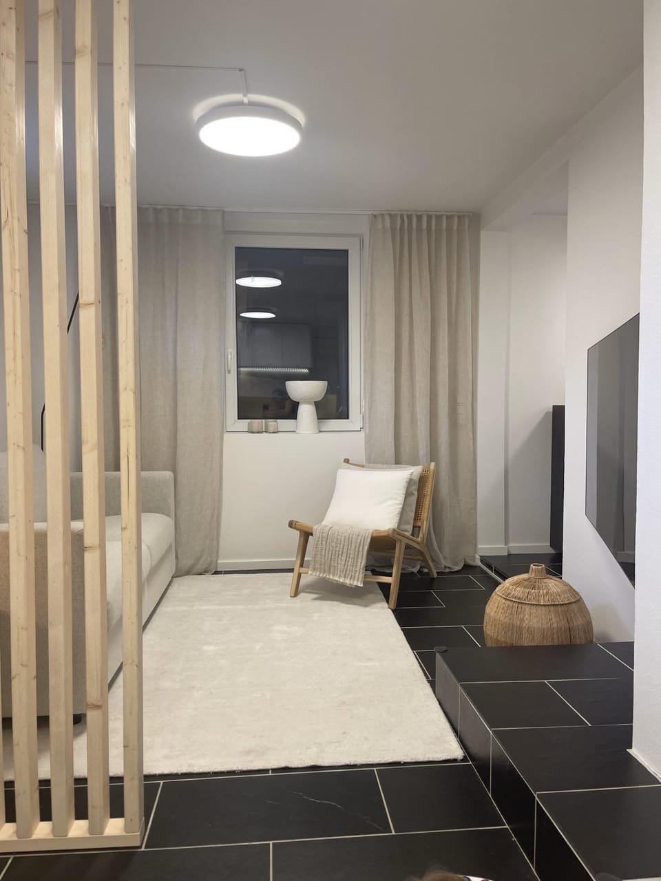 Bed, Kitchen or kitchenette, Living room, Seating area