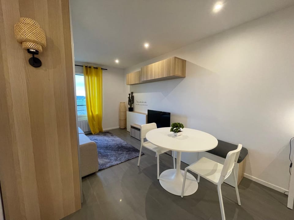 TV and multimedia, Dining area