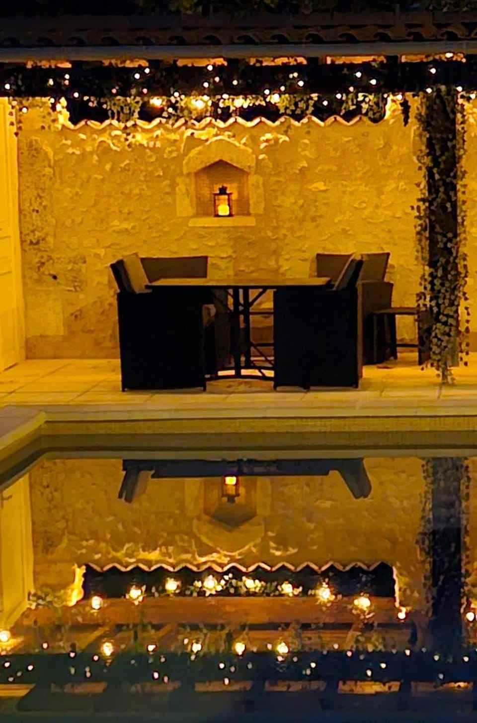 Night, Seating area