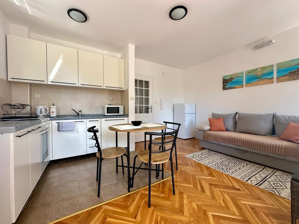 Forest Window Apartment Apartment in Budva Municipality