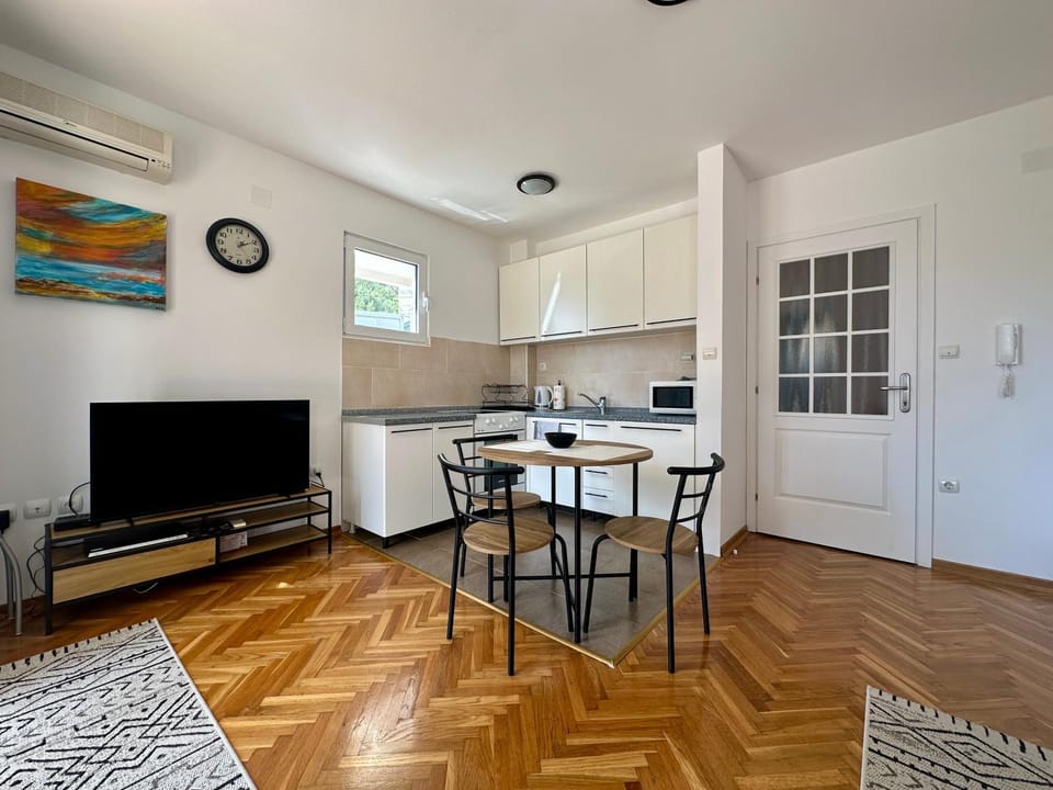 Forest Window Apartment Apartment in Budva Municipality