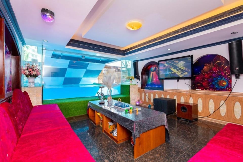 Communal lounge/ TV room