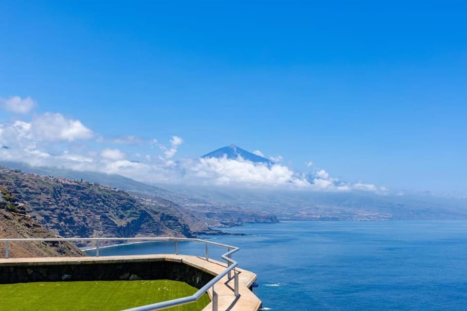Mountain view, Sea view
