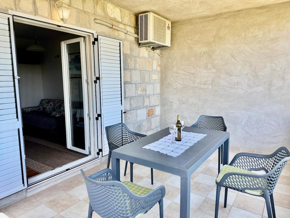 Patio, Day, View (from property/room), Balcony/Terrace, Living room, Seating area, Dining area