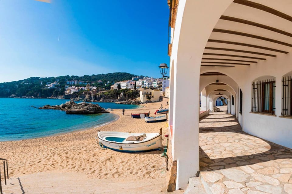 The Golden Oak in Calella Centre - 100m from Beach Apartment in Calella de Palafrugell