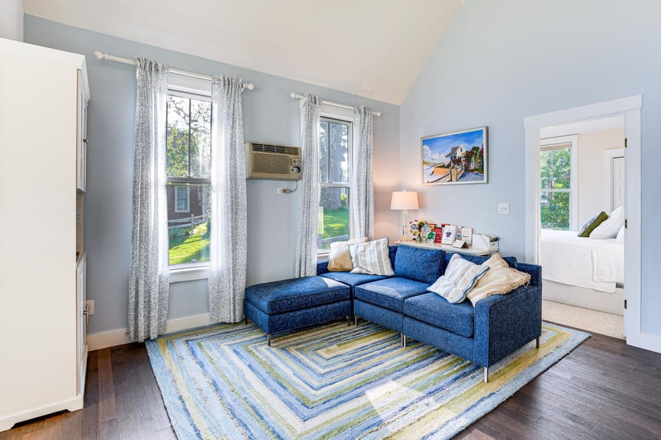 Waterfront Cottage in Summer Village w/ Grill House in Westford