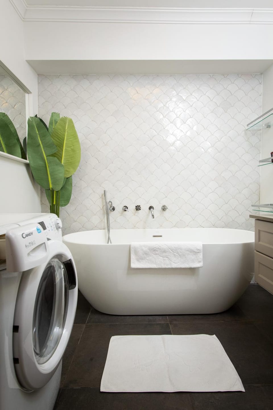 Bathroom, Bath, towels, washing machine