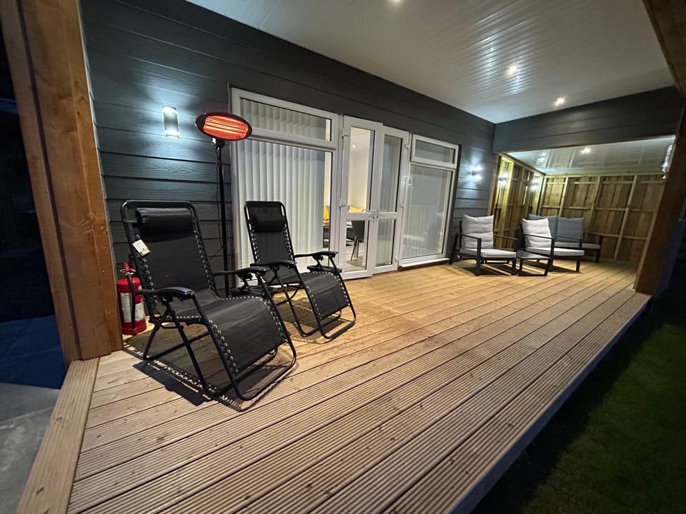 Patio, Seating area, sunbed
