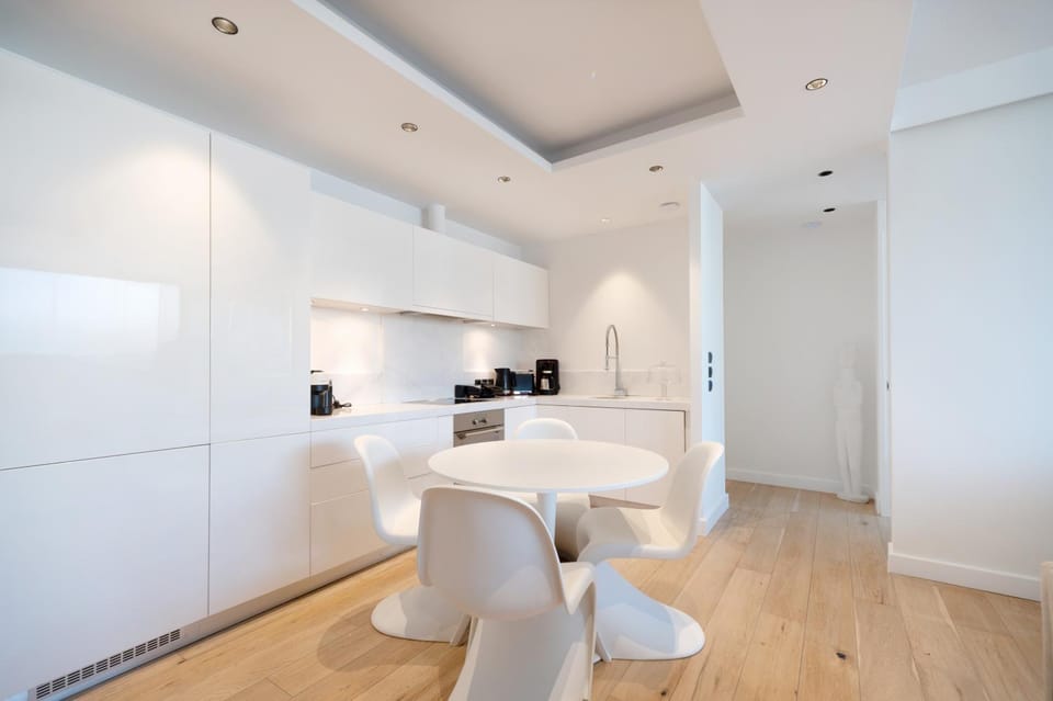 Coffee/tea facilities, Kitchen or kitchenette, Dining area