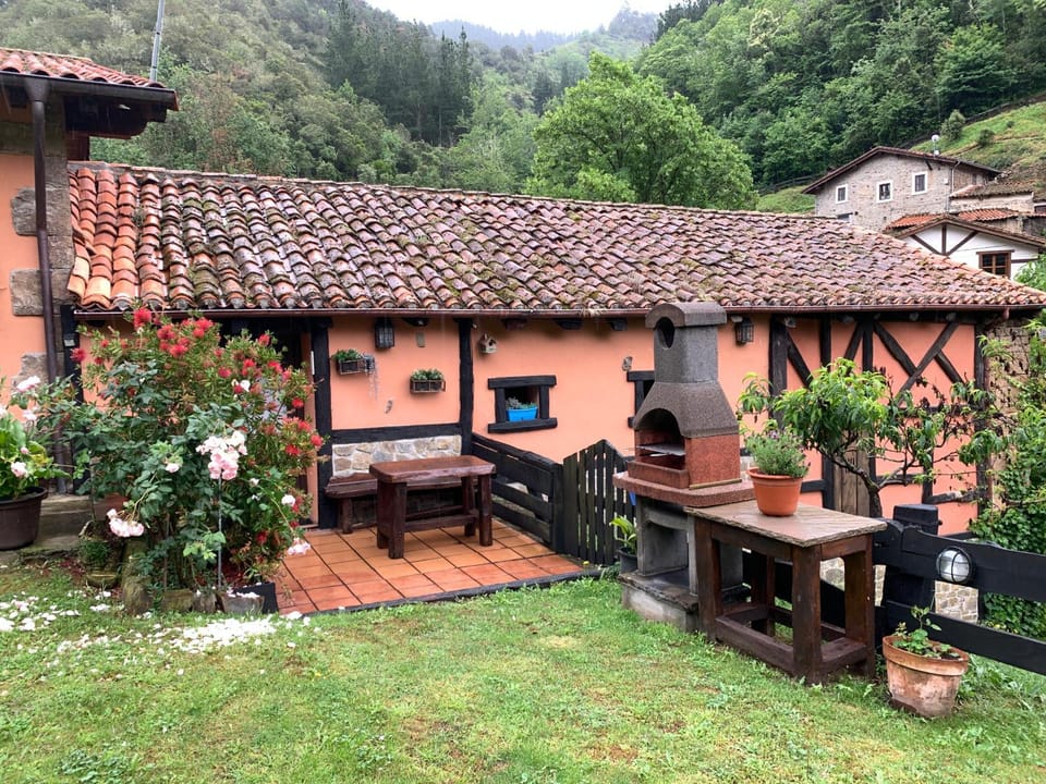 Apartamento Rustico El Cerezo Apartment in Cantabria