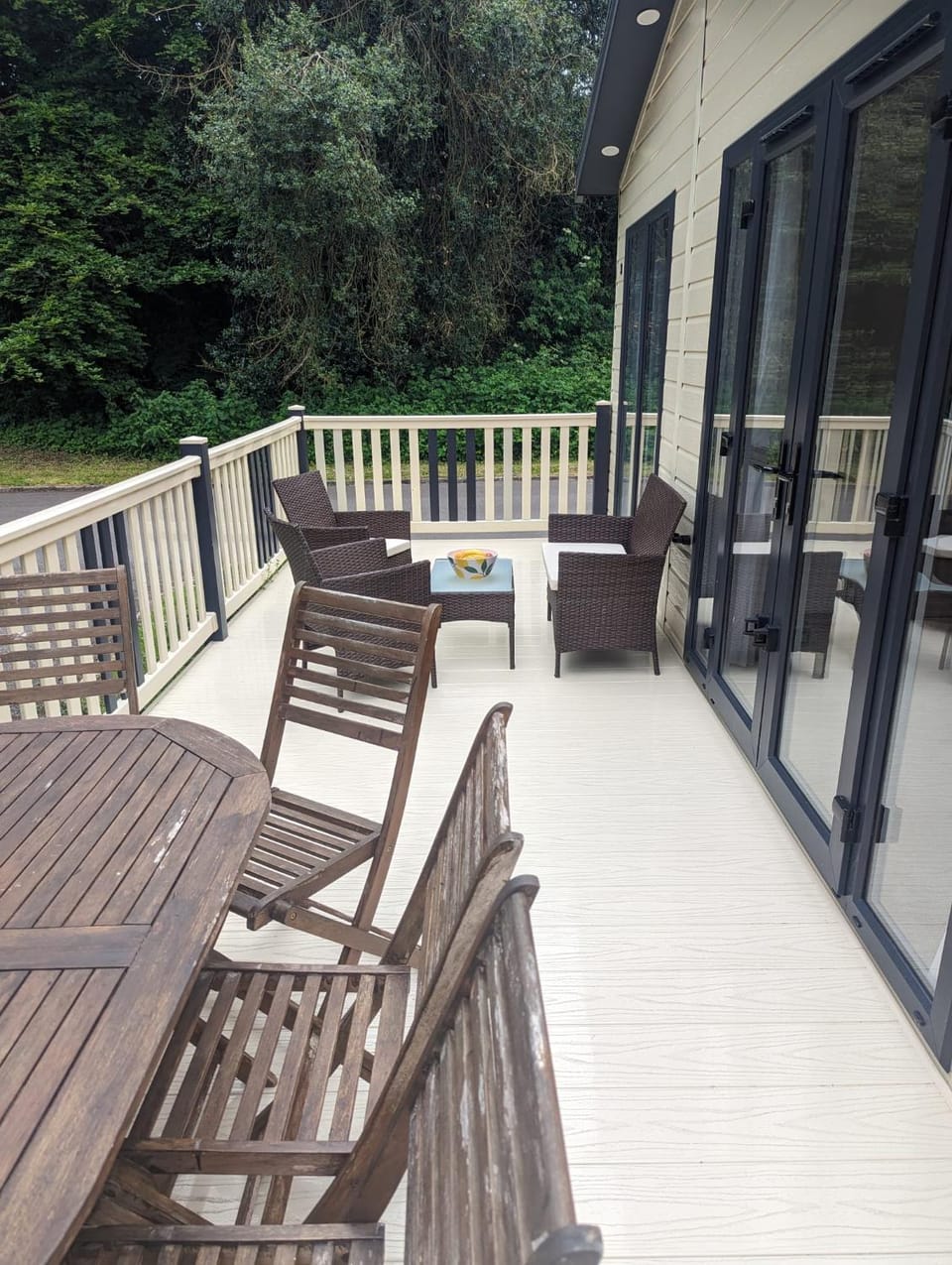 Property building, Patio, Day, Balcony/Terrace