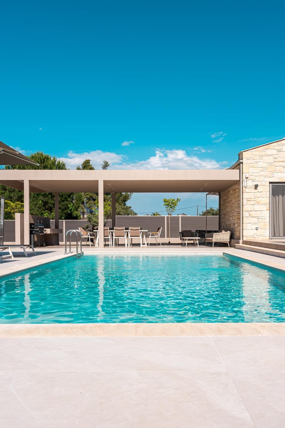 Pool view, Swimming pool, sunbed
