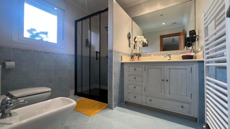 Shower, Bathroom, towels