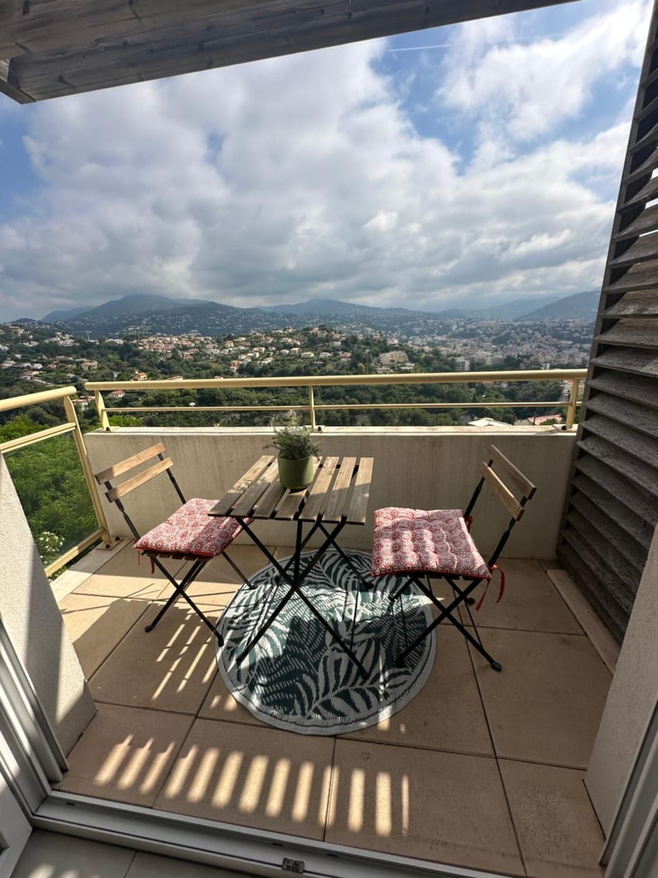 Cosy studio avec parking et vue féerique Apartment in Nice