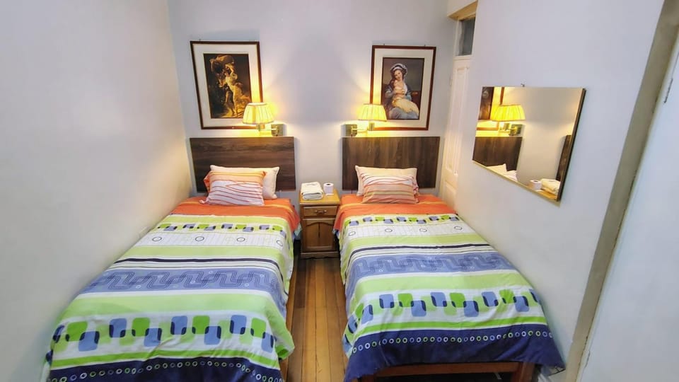 Bed, towels
